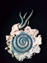 Ammonite, céramique raku par Violeta Stepanovic