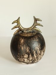 Boîte en céramique raku par Violeta Stepanovic