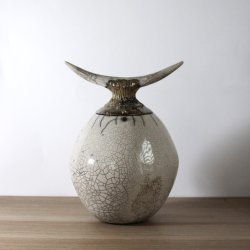 Boîte en céramique raku par Violeta Stepanovic